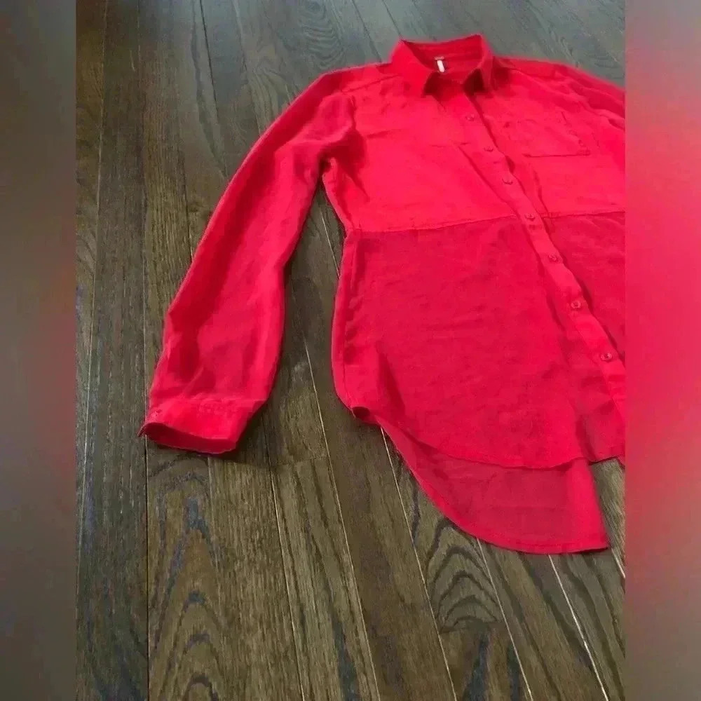 Free People Women’s S Red Button-Down Tulip Back Blouse w/Sheer Sleeves/Bottom - Picture 3 of 13